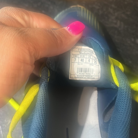 Men’s Blue and Yellow Brooks  Athletic Shoes - Picture 7 of 7